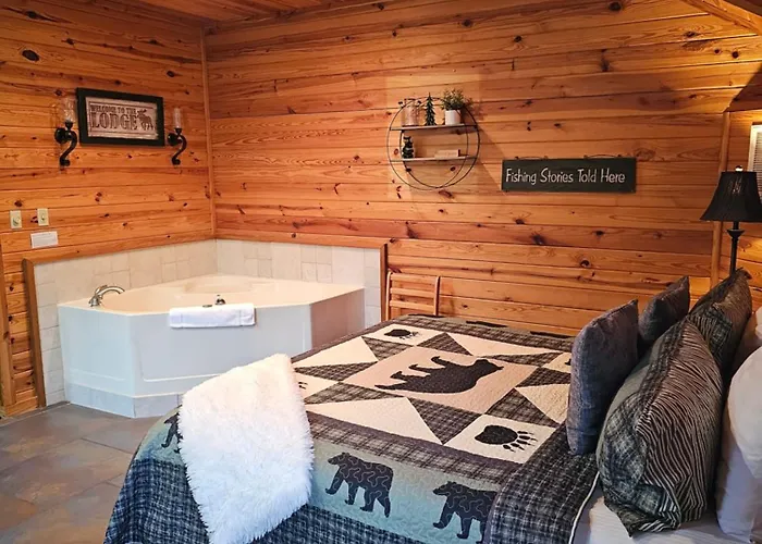 2 Min To Beaver Lakeking Bedfirepitjetted Tub