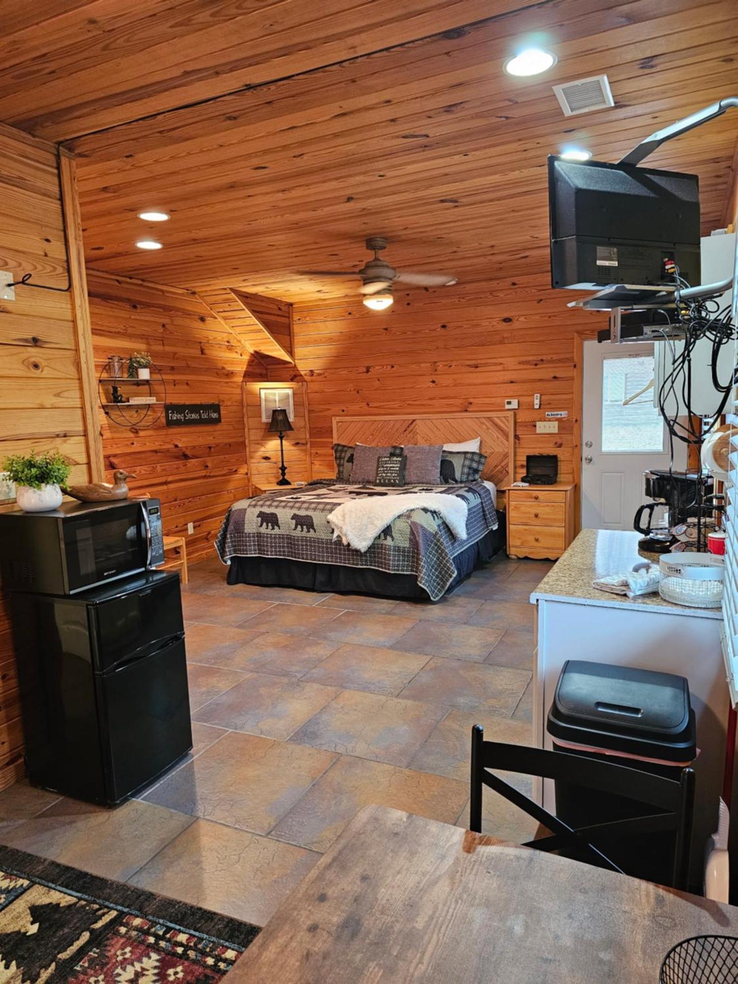 Apartment 2 Min To Beaver Lakeking Bedfirepitjetted Tub Eureka Springs